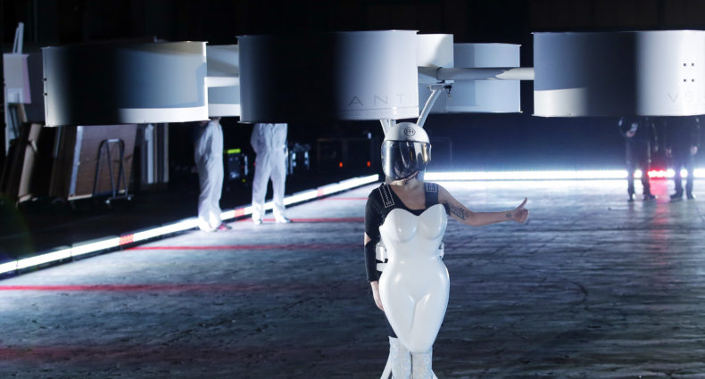 Lady Gaga Volantis